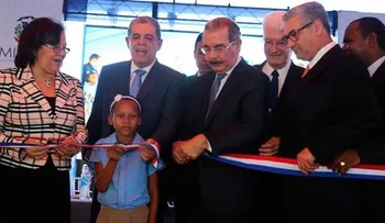 El Presidente entrega escuelas y centro de salud