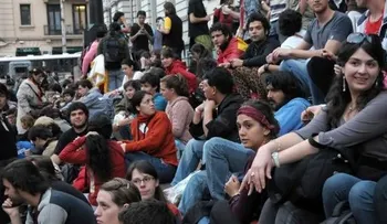 Chile y México, entre los países que tienen más jóvenes que no trabajan ni estudian, según la OCDE