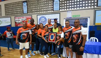 Fundación Los Mina Unidos impulsa el baloncesto en SFM