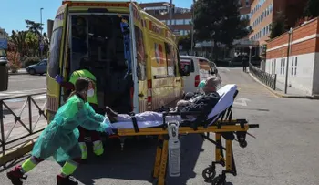 España reportó nuevo récord de muertes por coronavirus con 838 en un día y suman 6,528