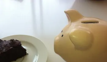 No podrás sentirte culpable si pasas la tarjeta de esta manera (VIDEO)