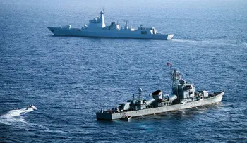 China responde con unas maniobras por sorpresa a incursión de un destructor de EE.UU.