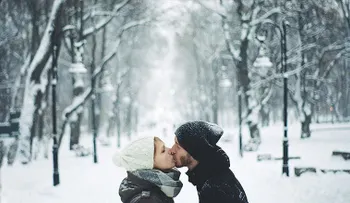 ¿Romance de invierno? Aumenta actividad en apps de citas durante tormenta