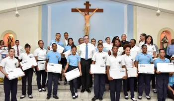 MinistroAndrés Navarro lleva soluciones concretas a barrios Capotillo y Simón Bolívar para elevar la calidad educativa