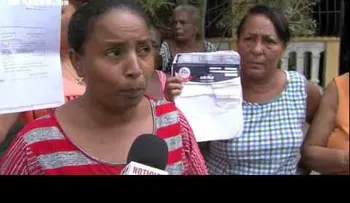 Protestan por altas tarifas pese a apagones en Pedro Brand