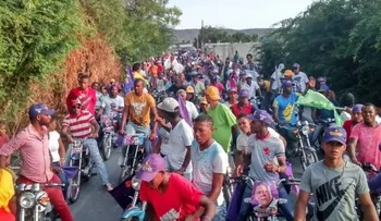 Dirigentes PLD realizan caravana en Pueblo Viejo de Azua