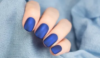 Cómo hacer pintura de uñas mate y casera