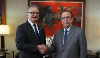Gobernador Valdez Albizu recibe al presidente TSE, Ygnacio Pascual Camacho