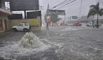 Más de 150 casas afectadas y decenas de desplazados por inundaciones en Santiago