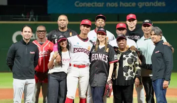 Dotel, un fiel escogidista, es homenajeado por los Leones