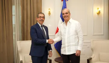 Abinader recibe al nuevo rector electo de la UASD