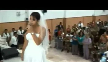 Lo deja plantado en el altar (VIDEO)
