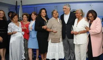 PRD reconoce mujeres de Revolución de Abril