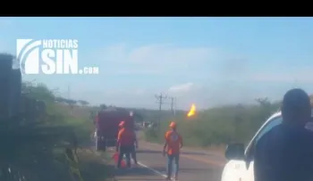 Bomberos buscaban apagar camión incendiado que transportaba GLP 