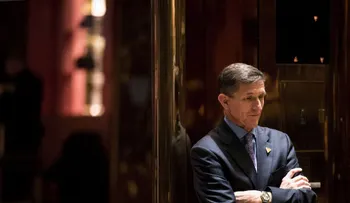 Después de despedirlo, Trump dice que Michael Flynn es un "hombre maravilloso"
