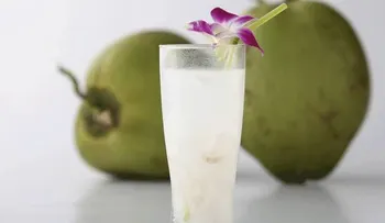 Esto es lo que sucede cuando tomas agua de coco 