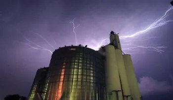 Tornado azota zona de Kansas por 90 minutos y daña 20 viviendas