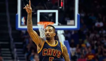 LeBron, Smith y Cavs salen delante de Hawks