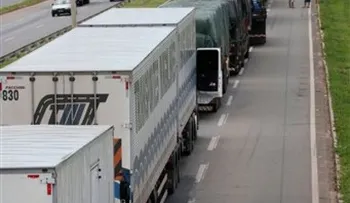 Camioneros levantan paro de 23 días en Colombia 