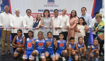 Gobierno inaugura techado del Club Domingo Paulino
