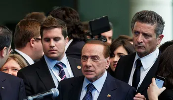 Hospitalizan al ex primer ministro italiano Silvio Berlusconi