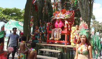 Niños llenan de magia y color el malecón al participar en Carnaval Infantil 2016