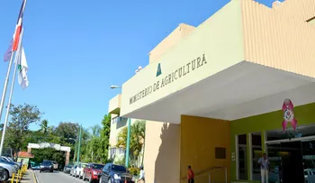 Gobierno auxiliará afectados por fuego en el Merca