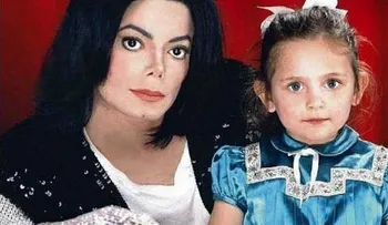 ¿Está vivo? Michael Jackson reaparece en una selfi de su hija