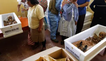 Tras más de 20 años, entierran a 34 asesinados por Sendero Luminoso