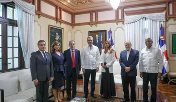 Presidente Abinader conversa con el expresidente chileno, Eduardo Frei, sobre temas de cooperación 