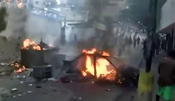 Represión en Caracas tras el alzamiento en un comando militar: barricadas y gases lacrimógenos