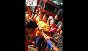 Serpiente de ocho metros aparece en un restaurante