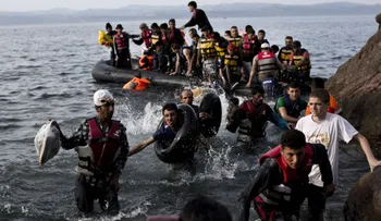 Otra precaria embarcación cargada con más de 100 inmigrantes se hunde cerca de Grecia