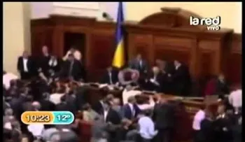 Legisladores se pelean a sillazos en parlamento turco