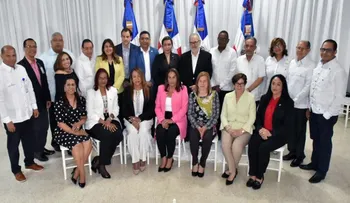Ministro de Economía explica trabajo para fortalecer los mecanismos territoriales en primer encuentro con gobernadoras civiles