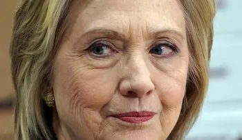 Hillary Clinton y los emails destaparían supuestas relaciones homosexuales