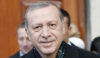 ¿El presidente salvavidas?: Erdogan disuade a un hombre que quería suicidarse (Video)