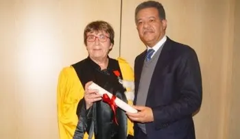 Leonel recibe título â??Doctor Honoris Causaâ? por Universidad París 8