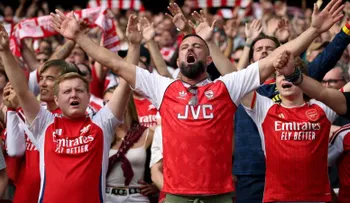 Reino Unido evalúa permitir el consumo de alcohol en los estadios de fútbol