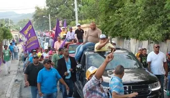 Rafael Hidalgo realiza marcha caravana en Azua