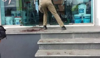 Hieren a tiros abogado y propietario de tienda de celulares durante atraco 