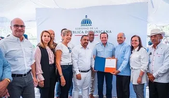 Gobierno entrega aportes por 20 millones de pesos para la construcción de parroquias en Villa Isabela y La Cabía