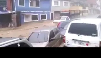 Se desborda el río venezolano Guaire (VIDEO IMPACTANTE)