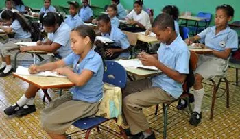 Escuela de San Luis solo tiene una profesora para ocho cursos
