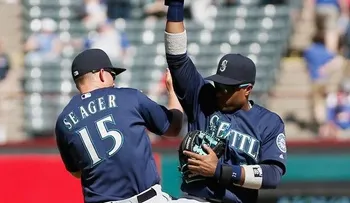 Canó pegó su cuarto jonrón y establece una marca