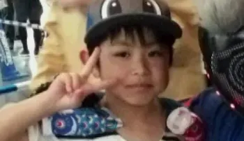 Encontraron al niño perdido que fue dejado en el bosque por sus padres como castigo
