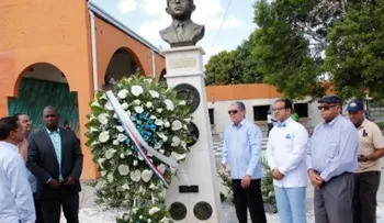 Autoridades y personalidades rinden tributo al padre del deporte mocano