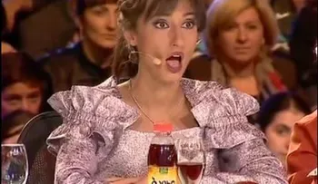 En lugar de cantar una canción...dejó a todos el mundo mudo (VIDEO)
