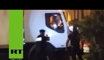 En un nuevo VIDEO se pueda apreciar cuando la Policía embiste camión en Niza y abate al terrorista