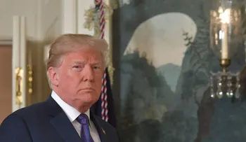 Trump defiende el "Misión Cumplida"